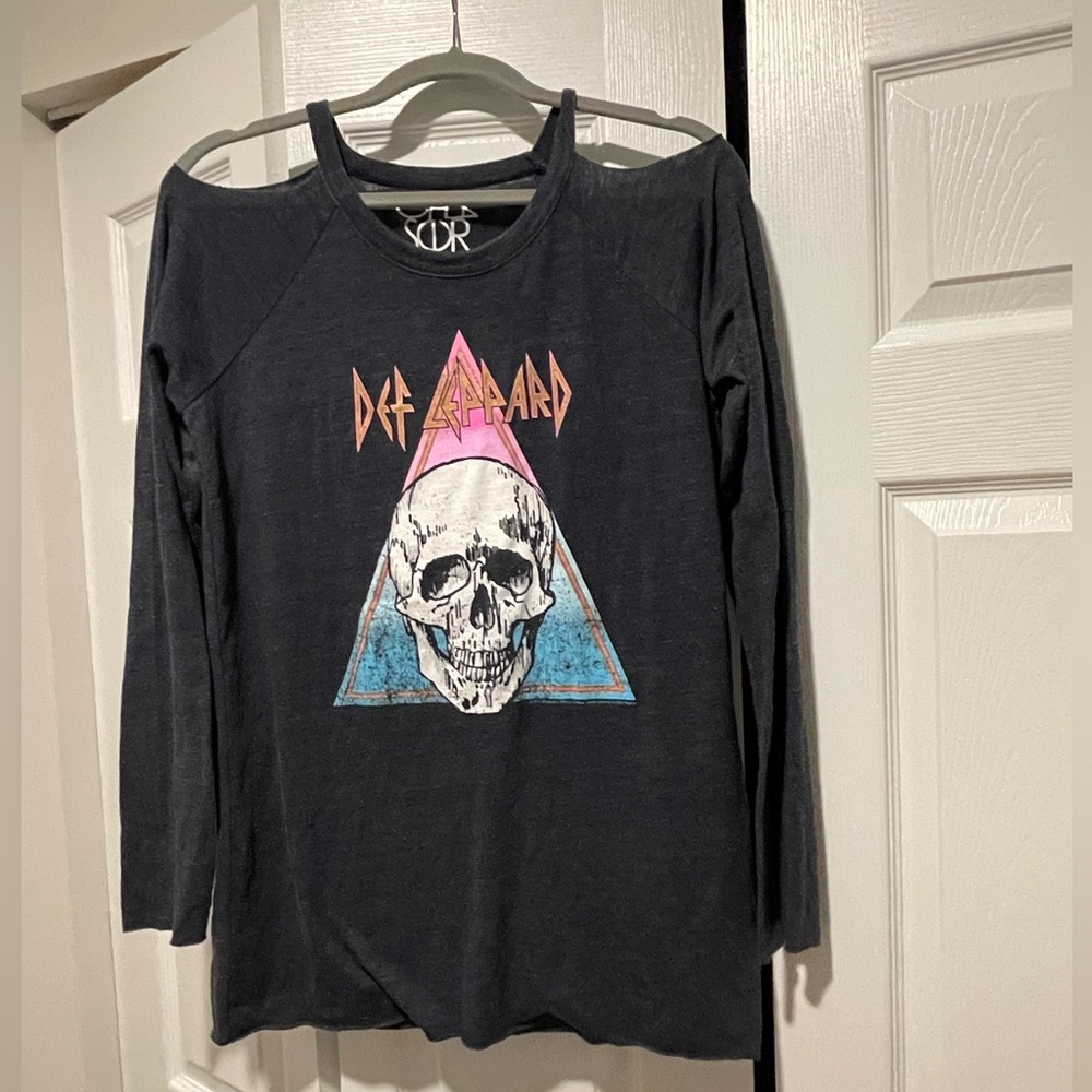 Chaser brand nwt size Large cold shoulder top